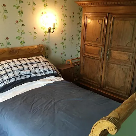 Holiday home Maison De Charme Au Dezert Avec Vue Sur Le Montmartin-en-Graignes